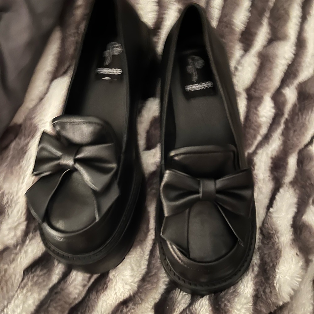 Foxblood - Stylish Black Loafers with Bow